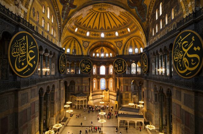 🕌 Istanbul: Where East Meets West in a Tapestry of Cultures